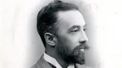 স্যার হার্লি ডালরিম্পল-হে পশ্চিমবঙ্গের বীরভূম জেলায় জন্মগ্রহণ করেন।