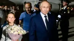 Встреча семьи Дульцевых в аэропорту