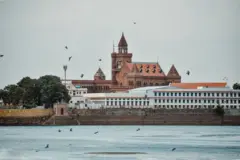 કેવી રીતે ઘાસની ગંજીમાં છૂપાઈ જનાર રાજકુમારે ભુજની સ્થાપના કરી?