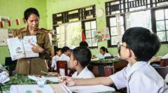 anggaran-pendidikan-terbesar-sepanjang-sejarah-tapi-hampir-setengahnya-untuk-mbg-guru-seakan-akan-dibantu