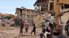 እቶም ተመሃሮ ኣብ ፈተና'ዮም ነይሮም