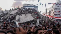 Palestinos torcem para Egito contra Argentina em meio às ruínas de Gaza