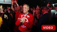 தேர்தல் வெற்றியை உற்சாகமாக நடனமாடி கொண்டாடிய கனடா பிரதமர் மார்க் கார்னி