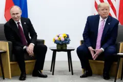 Donald Trump durante reunião com Vladimir Putin durante a cúpula do G20 em Osaka, em 28 de junho de 2019
