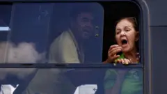 Bolsonaro taraftarları otobüslerle sorgulanacakları merkezlere götürülüyor