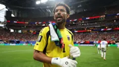 Vozinha (nº 1) de Cabo Verde reage antes da partida do Grupo H da Copa do Mundo da FIFA 2026 entre Espanha e Cabo Verde, no Estádio de Atlanta, em 15 de junho de 2026, em Atlanta, Geórgia.