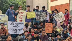 ছয় দফা বাস্তবায়ন না হওয়া পর্যন্ত কর্মসূচি চালিয়ে যাওয়ার ঘোষণা বুয়েট শিক্ষার্থীদের