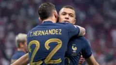 फ्रान्सका लागि थिओ हर्नान्डेज र रन्डाल कोलो मुआनीले गोल गरेका थिए।