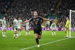 Harry Kane of Bayern Munich celebrate as im score im team second goal during di Uefa Champions League 2024/25 League Knockout Play-off First Leg match between Celtic FC and FC Bayern München for Celtic Park on February 12, 2025 in Glasgow, Scotland