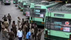 பேருந்துகள் வேலைநிறுத்தம்