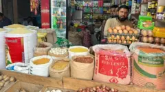 ভোটের সময় দোকানপাট বন্ধ হয়ে যাওয়ার আশঙ্কায় অনেকে বেশি করে নিত্যপণ্য কিনে রাখছেন