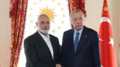 हमास की राजनीतिक विंग के प्रमुख इस्माइल हानिया के साथ तुर्की के राष्ट्रपति रेचेप तैय्यप अर्दोआन