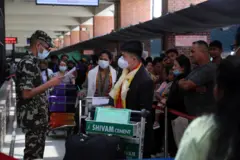 यात्रु पुर्‍याउन जानेहरूको भिड
