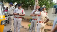 இந்த விவகாரம் தொடர்பாக காவல்துறையினர் வழக்கு பதிவு செய்து விசாரித்து வருகின்றனர்.