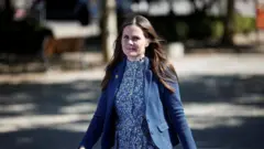 ఐస్‌లాండ్ ప్రధానమంత్రి కాట్రిన్ యాకోబ్స్‌డోట్టిర్