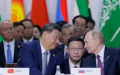Putin e Xi Jinping durante cúpula dos Brics em Kazan, Rússia, em 2024