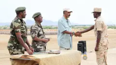 ብሓለፍቲ ሳዋ ተዓጂቡ ንኣባላት መበል 37 ዙርያ ተመረቕቲ ሽልማት ዝህብ ፕረዚደንት ኢሳይያስ