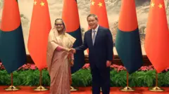 চীনের প্রধামন্ত্রী লি কিয়াংয়ের সাথে বাংলাদেশের প্রধানমন্ত্রী শেখ হাসিনা