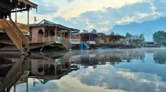 कश्मीर की हाउसबोट्स