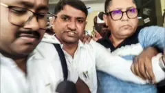 মোফাক্কারুল ইসলাম নামে এক ব্যক্তিকে গ্রেফতার করা হচ্ছে।