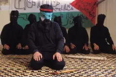 Orang Hamas di Gaza, 1992 | Keputusan untuk membentuk Hamas diambil setelah Ikhwanul Muslimin menghadapi tantangan yang panjang, yang paling penting adalah pembelotan banyak anggotanya, beberapa di antaranya memainkan peran penting dalam membangun gerakan-gerakan penting dalam sejarah Palestina, seperti Fatah dan Jihad Islam.