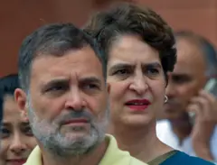 राहुल गांधी ने संसद के बाहर और प्रियंका गांधी ने लोकसभा के अंदर आरोप लगाए