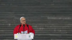 Papa durante visita a Argélia