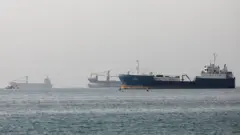Bandar Abbas limanı civarında gemiler