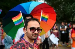 मागील वर्षात एलजीबीटींच्या अधिकारांबाबत कोणत्या देशांची कामगिरी सुधारली आहे 