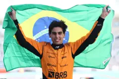 O piloto brasileiro Gabriel Bortoleto comemora o título da Fórmula 2 após corrida1x slotAbu Dhabi, nos Emirados Árabes Unidos, no dia 81x slotdezembro1x slot2024