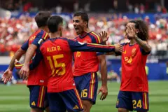 Jogadores da Espanha comemorando