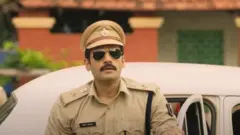 વેબ સિરીઝમાં આઈપીએસ અમિત લોઢાનું પાત્ર કરણ ટેકરે ભજવ્યું છે.
