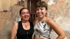 Ángela Rendón e a irmã, Jenifer de la Rosa.