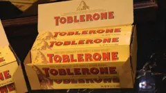 Caixa com vários toblerones