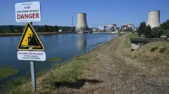 АЕС - основа енергосистеми Франції. Але цього року їх доводиться зупиняти через спеку