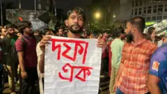 তেসরা অগাস্ট সরকারের পদত্যাগের দাবিতে এক দফা ঘোষণা করে আন্দোলনকারীরা