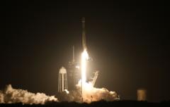 Tên lửa Falcon 9 của SpaceX đưa tàu đổ bộ Nova-C mang theo kiện hàng của NASA lên Mặt Trăng