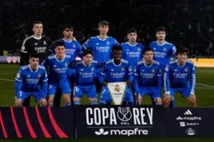 فريق ريال مدري في الصورة التذكارية بالقميص الأزرق قبل المواجهة مع ألباسيتي في كأس ملك إسبانيا