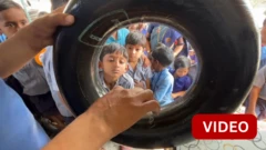 இந்த ஆசிரியர் பஞ்சர் கடையில், செங்கல் சூளையில் வகுப்புகளை நடத்துவது ஏன்?