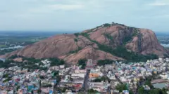 திருப்பரங்குன்றம் மலையில் ஆடு, கோழியை பலியிட உயர் நீதிமன்ற தடை விதித்துள்ளது.