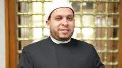 কায়রোর হুসাইনি মসজিদের ইমাম ড. মোমিন আল-খালিজি