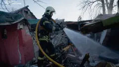 Пожарный на месте атаки в Сумской области