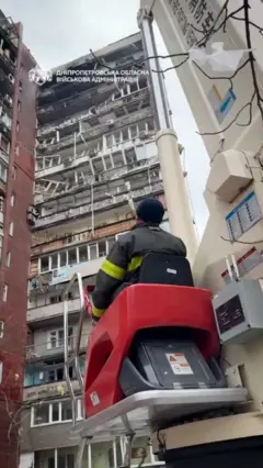 дрон прилетів у висотку в Дніпрі