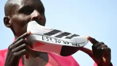 세계 최초로 남자 마라톤 2시간 벽을 깬 케냐의 사바스티안 사웨