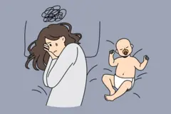 رسمة تعبيرية لأم مع طفل مولود جديد