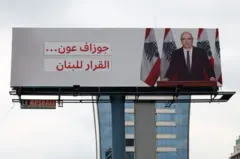 لوحة إعلانية تُظهر الدعم للرئيس اللبناني عون في حي الأشرفية ببيروت، لبنان - 1 مايو/أيار  2026