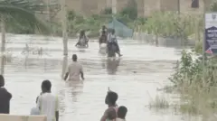 Pipo dey inside flood water 