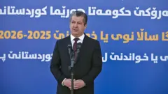 Mesrur Barzani bir konuşma yapıyor. 