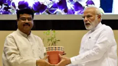 தற்போது அபிஜித் திப்கே, சோனம் வாங்சுக், ஆயிரக்கணக்கான மாணவர்கள், பெற்றோர், சமூக செயற்பாட்டாளர்கள் மற்றும் பல அரசியல் கட்சிகளின் தலைவர்கள் டெல்லியில் போராட்டத்தில் ஈடுபட்டு வருகின்றனர்.