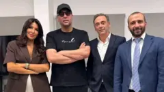 لقطة من اللقاء الذي جمع هنيبعل القذافي بمحاميه بعد خروجه من السجن واستكمال إجراءات إطلاق السراح.